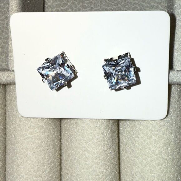 Timeless Silver Square-Cut Stud Earrings - Picture 1 of 2